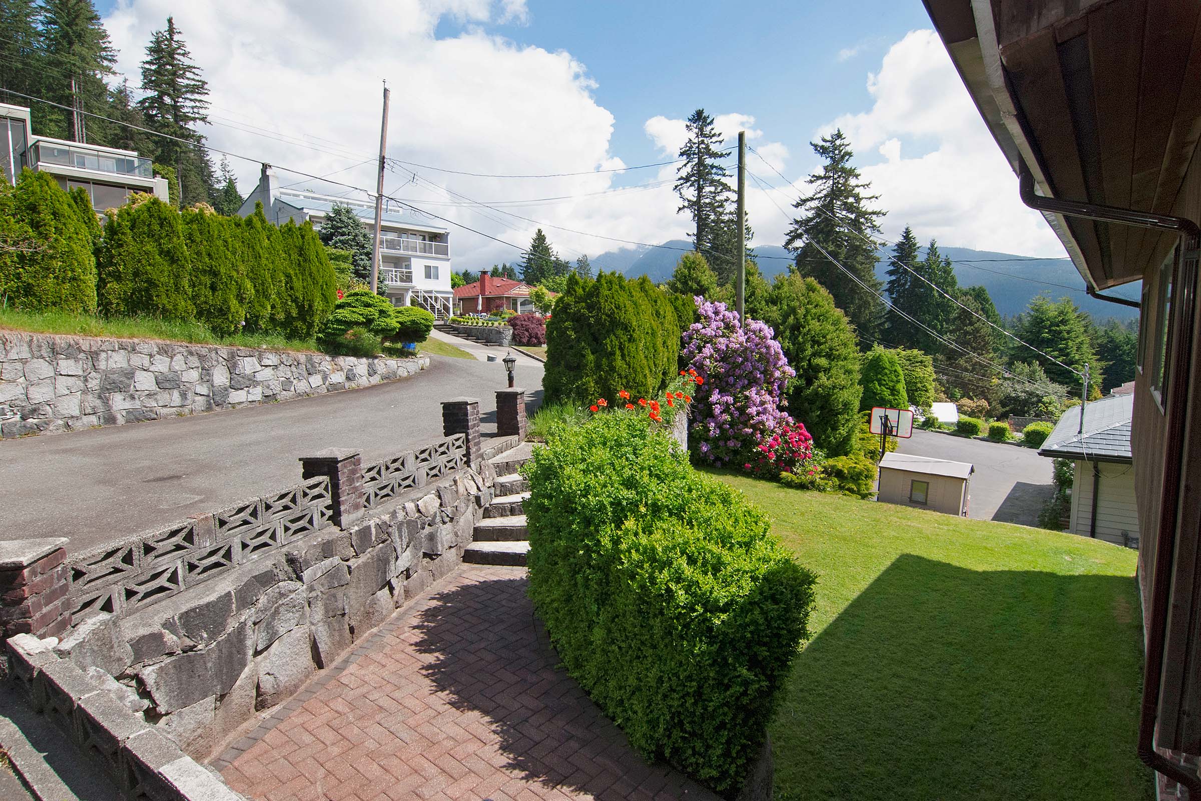 Virtual Tour of 1141 KILMER RD, North Vancouver, MLS V1009360, North