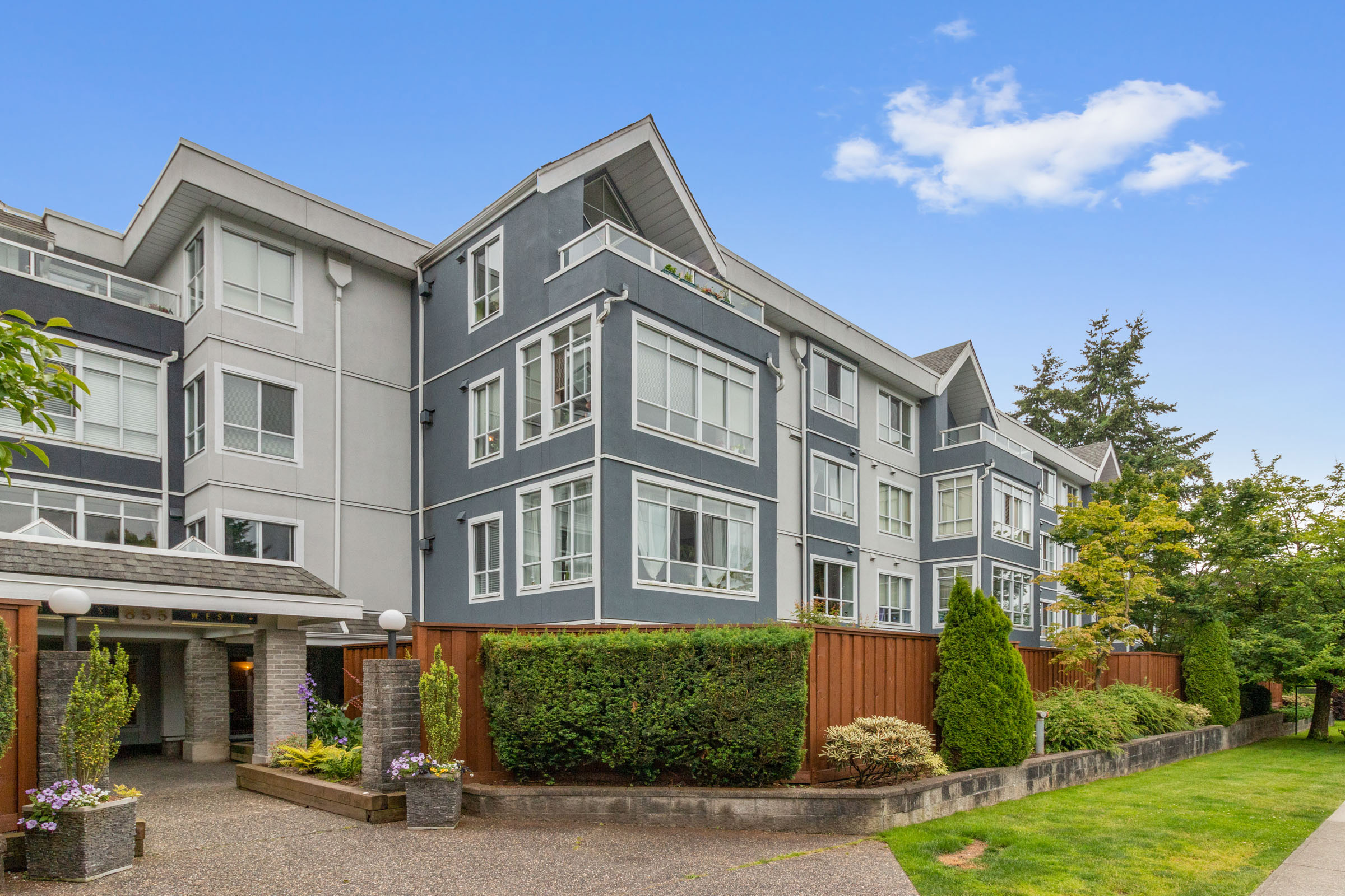 Virtual Tour of 209 855 W 16TH STREET, North Vancouver, MLS R2539198